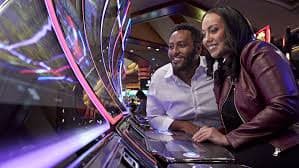 Pemain menikmati slot online yongtoto dari perangkat mobile di Indonesia
